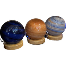 Carica l'immagine nel visualizzatore di Gallery, Lampada pianeta in 3 versioni