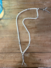 Carica l'immagine nel visualizzatore di Gallery, Rosario giapponese JUTZU howlite bianca