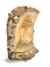 Carica l'immagine nel visualizzatore di Gallery, Statua volto di Buddha inciso nel legno