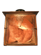 Carica l'immagine nel visualizzatore di Gallery, Lanterna bianca con pietre grezze di sale