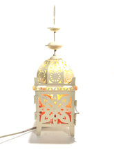 Carica l'immagine nel visualizzatore di Gallery, Lanterna bianca con pietre di sale grezze