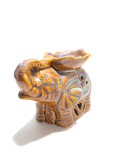 Carica l'immagine nel visualizzatore di Gallery, Bruciatore d'essenza con elefante in ceramica