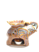 Carica l'immagine nel visualizzatore di Gallery, Bruciatore d'essenza con elefante in ceramica