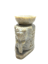 Carica l'immagine nel visualizzatore di Gallery, Bruciatore d'essenza con elefante in pietra saponaria