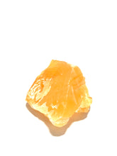 Carica l'immagine nel visualizzatore di Gallery, Pietra Geodo Calcite in quattro diverse colorazioni