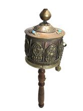 Carica l'immagine nel visualizzatore di Gallery, Mulinello delle Preghiere medio 26 cm in ottone, legno e pietre dure