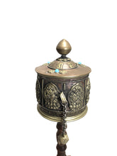 Carica l'immagine nel visualizzatore di Gallery, Mulinello delle Preghiere medio 26 cm in ottone, legno e pietre dure