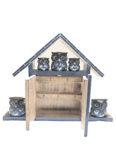 Carica l'immagine nel visualizzatore di Gallery, Appendi chiavi in legno con civette in due colorazioni 30 cm