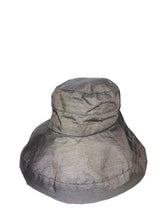 Carica l'immagine nel visualizzatore di Gallery, Cappelli in cotone indonesiano in 10 diverse colorazioni con coulisse interna