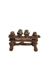 Carica l'immagine nel visualizzatore di Gallery, Civette in ceramica su tronchi