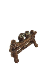 Carica l'immagine nel visualizzatore di Gallery, Civette in ceramica su tronchi