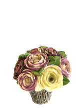 Carica l'immagine nel visualizzatore di Gallery, Candela profumata a forma di mazzo di fiori