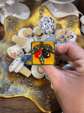 Carica l'immagine nel visualizzatore di Gallery, Tappi in ceramica pugliese