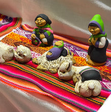 Carica l&#39;immagine nel visualizzatore di Gallery, Presepe peruviano Perù verde
