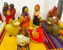 Carica l&#39;immagine nel visualizzatore di Gallery, Presepe peruviano Perù
