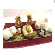 Carica l&#39;immagine nel visualizzatore di Gallery, Presepe Peruviano Eschimese in 3 misure
