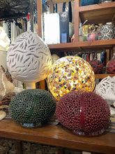 Carica l&#39;immagine nel visualizzatore di Gallery, Lampada riccio di mare in ceramica
