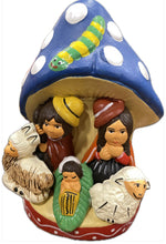 Carica l&#39;immagine nel visualizzatore di Gallery, Presepe peruviano bruco e funghetto in 3 colori
