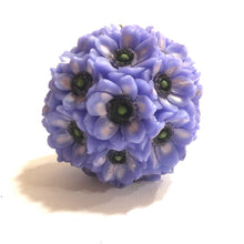 Carica l&#39;immagine nel visualizzatore di Gallery, Candele profumate con fiori in due colorazioni
