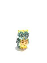 Carica l&#39;immagine nel visualizzatore di Gallery, Piccole civette in ceramica pugliese dipinte a mano in tre diverse colorazioni
