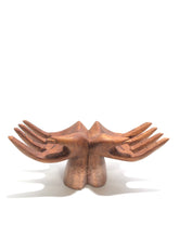 Carica l&#39;immagine nel visualizzatore di Gallery, Statua in legno mani in tre dimensioni
