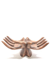 Carica l&#39;immagine nel visualizzatore di Gallery, Statua in legno mani in tre dimensioni
