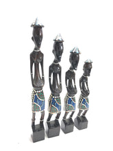 Carica l&#39;immagine nel visualizzatore di Gallery, Statue 4 omini in 4 diverse dimensioni
