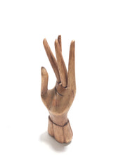 Carica l&#39;immagine nel visualizzatore di Gallery, Statua Mani portabigliettini da visita in due diverse dimensioni
