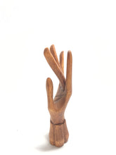 Carica l&#39;immagine nel visualizzatore di Gallery, Statua Mani portabigliettini da visita in due diverse dimensioni
