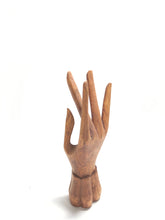 Carica l&#39;immagine nel visualizzatore di Gallery, Statua Mani portabigliettini da visita in due diverse dimensioni
