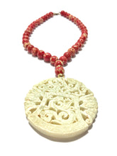 Carica l&#39;immagine nel visualizzatore di Gallery, Collana in agata rossa e giada imperiale
