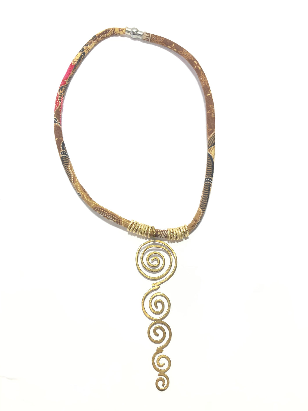 Collana in ottone e telo batik