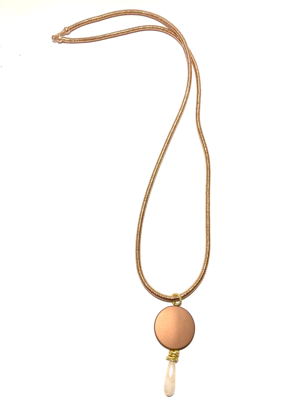 Collana in resina, quarzo rosa e cordone in seta