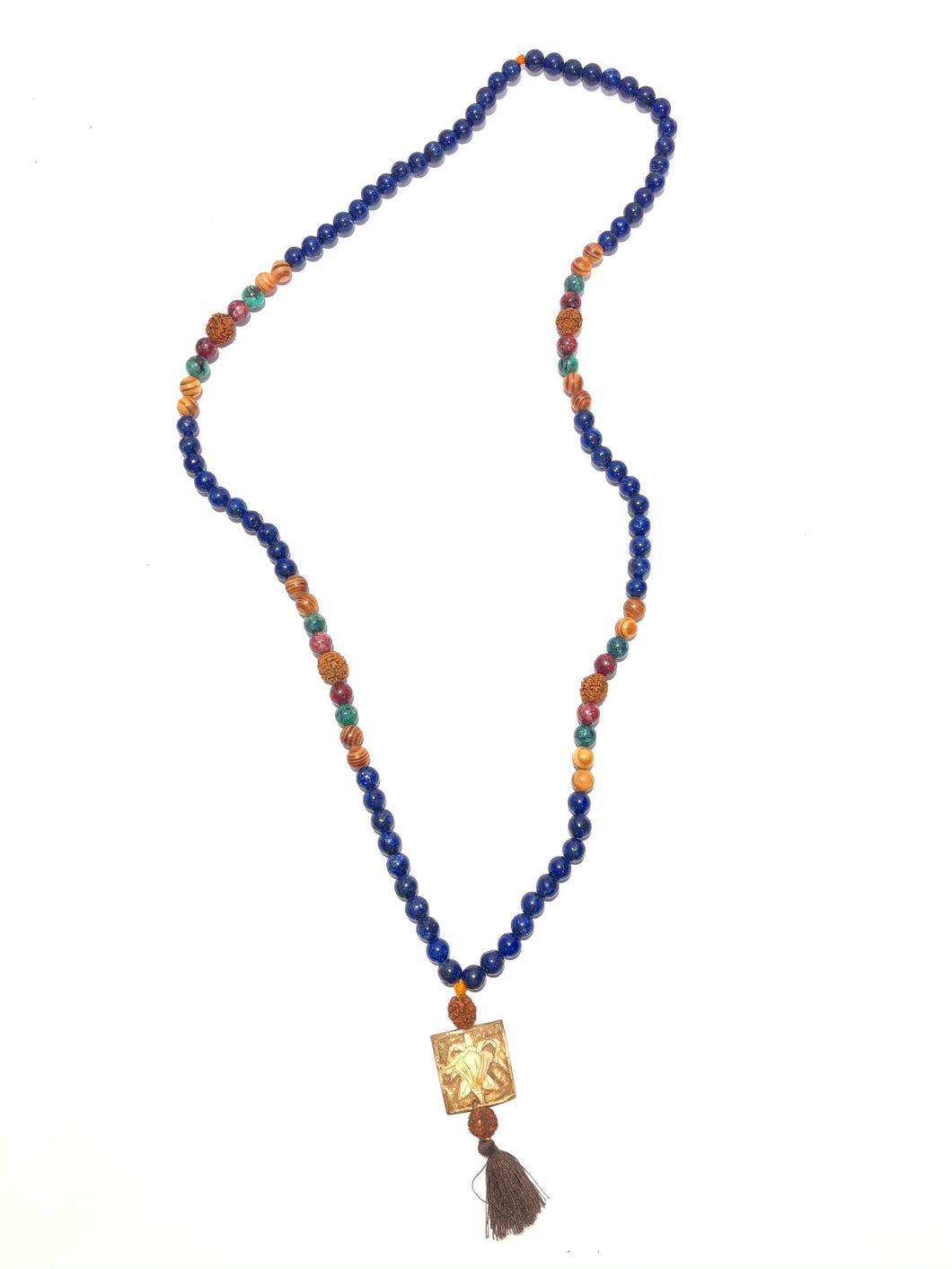 Mala tibetano in semi di Rudra, malachite, legno, agata rossa con ciondolo in osso di jack con simbolo portafortuna del Nepal