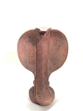Carica l&#39;immagine nel visualizzatore di Gallery, Statua in legno Cobra in 4 diverse dimensioni
