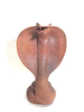 Carica l&#39;immagine nel visualizzatore di Gallery, Statua in legno Cobra in 4 diverse dimensioni
