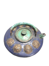 Carica l&#39;immagine nel visualizzatore di Gallery, Teiera Tibetana in rame con lapislazzuli e radice di turchese
