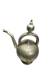 Carica l&#39;immagine nel visualizzatore di Gallery, Teiera Tibetana in Alpaca
