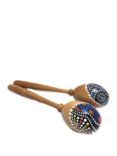 Carica l&#39;immagine nel visualizzatore di Gallery, Maracas in legno dipinte a mano con tecnica puntellata
