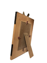 Carica l&#39;immagine nel visualizzatore di Gallery, Cornice in legno con mucca
