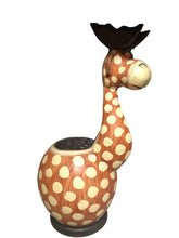 Carica l&#39;immagine nel visualizzatore di Gallery, Salvadanaio in legno con giraffa
