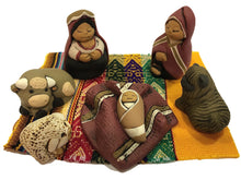 Carica l'immagine nel visualizzatore di Gallery, Presepe Peruviano Mongolia
