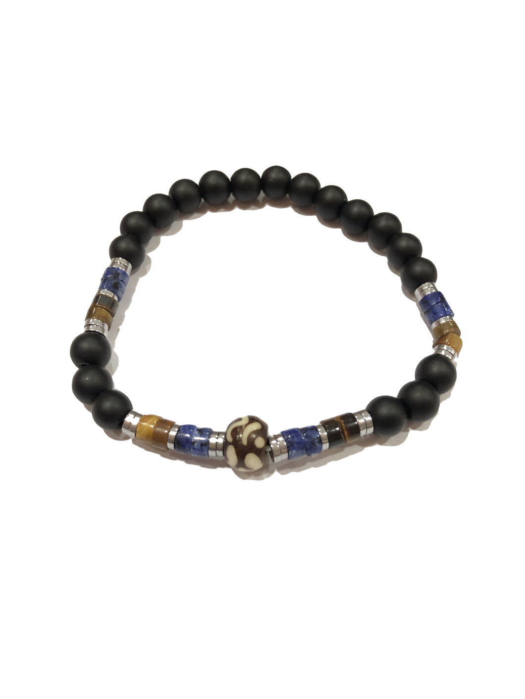 Bracciale in onice, lapislazzuli, occhio di tigre con ciondolo in osso di yak con simbolo Ohm