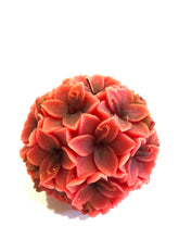 Carica l&#39;immagine nel visualizzatore di Gallery, Candela con fiori rossi

