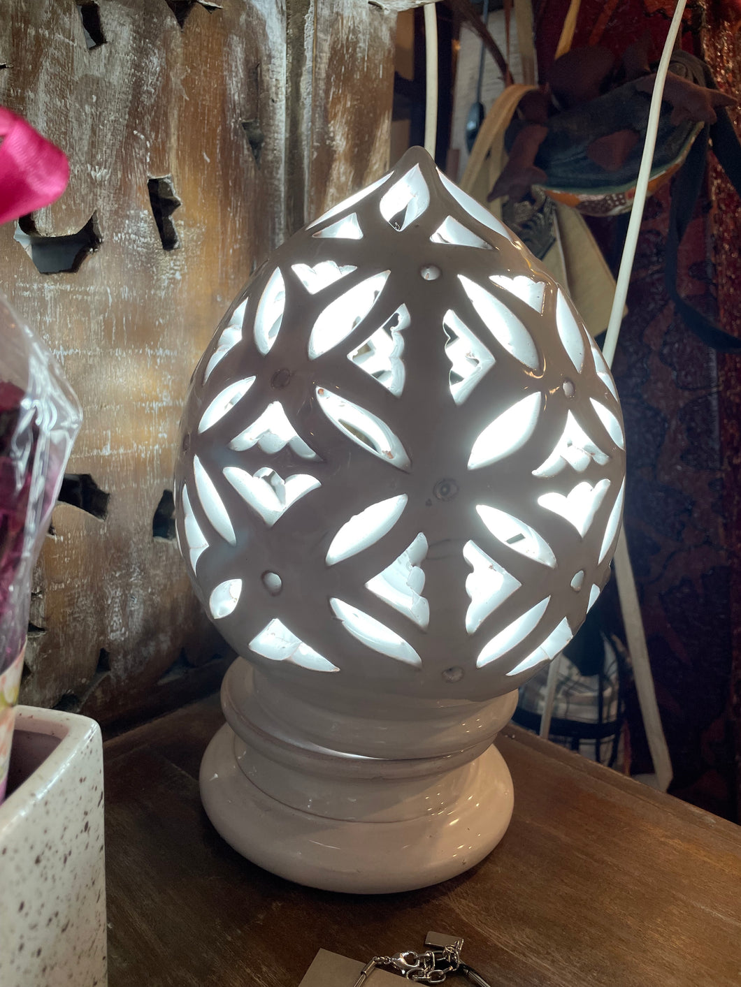 Lampada in ceramica pugliese a forma di pumo