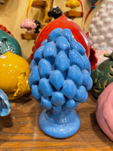 Carica l&#39;immagine nel visualizzatore di Gallery, Pigne in ceramica pugliese
