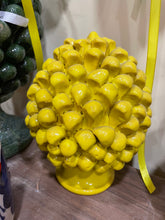 Carica l&#39;immagine nel visualizzatore di Gallery, Pigne in ceramica pugliese
