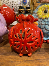 Carica l&#39;immagine nel visualizzatore di Gallery, Portacandela in ceramica pugliese con civetta
