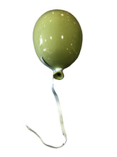 Carica l&#39;immagine nel visualizzatore di Gallery, Palloncini in ceramica da parete con foro sul retro 18 cm
