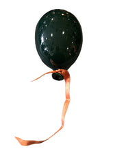 Carica l&#39;immagine nel visualizzatore di Gallery, Palloncini in ceramica da parete con foro sul retro 18 cm
